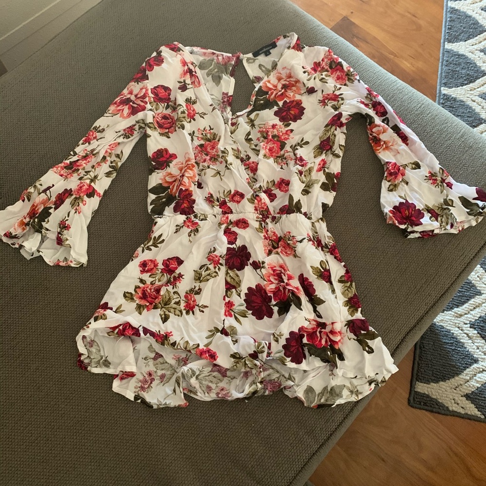 Rompers. Brand new, no tags. Only worn to try on. - Picture 4 of 4